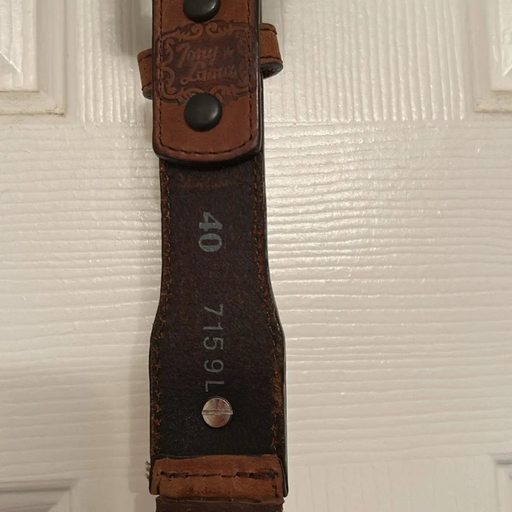 Tony Lama belt, size 40, w bone and concho, leather. - Picture 6 of 7